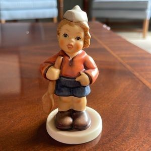 Goebel - MI Hummel Club - Membership Year 2002/2003 - "First Mate" Fig…